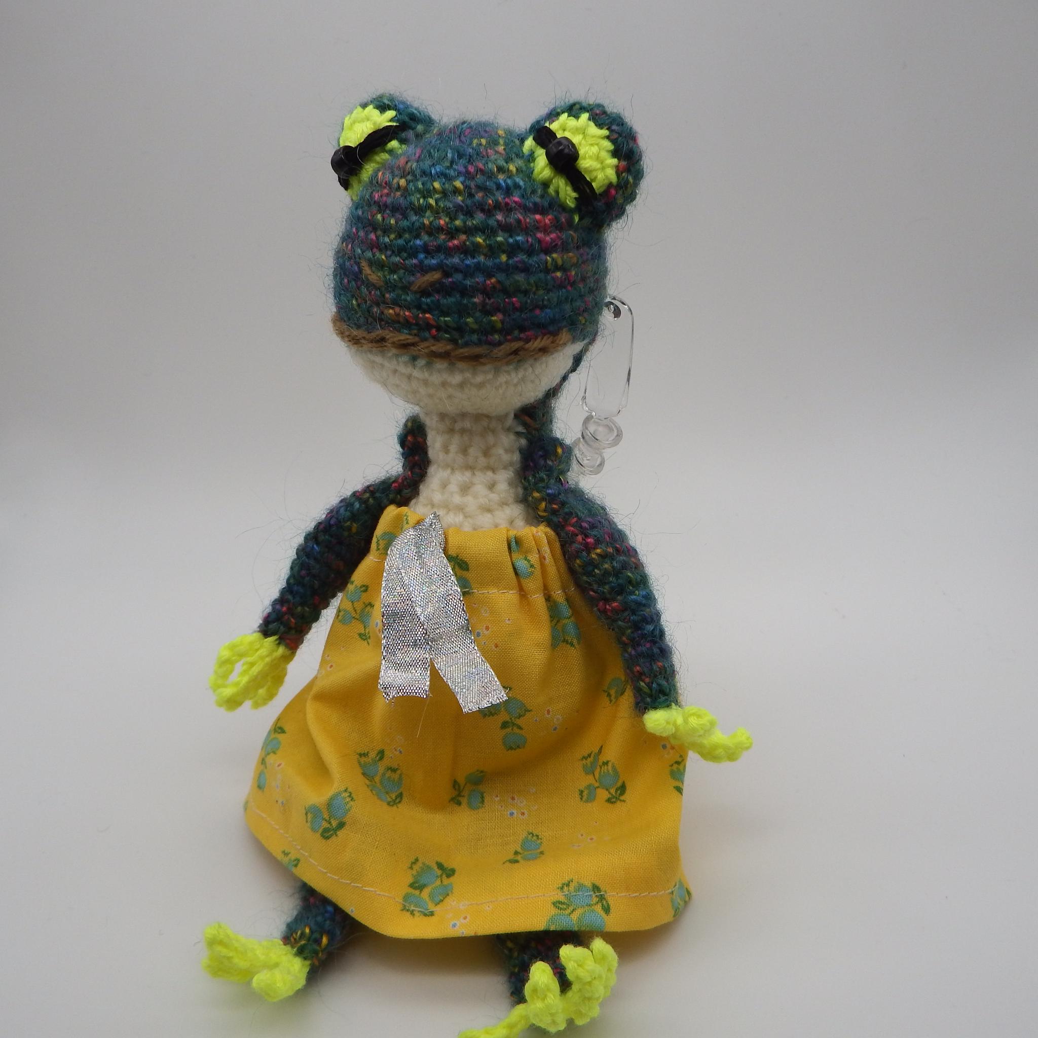 【あみぐるみ】おめかしかえる　クラウディア【317】