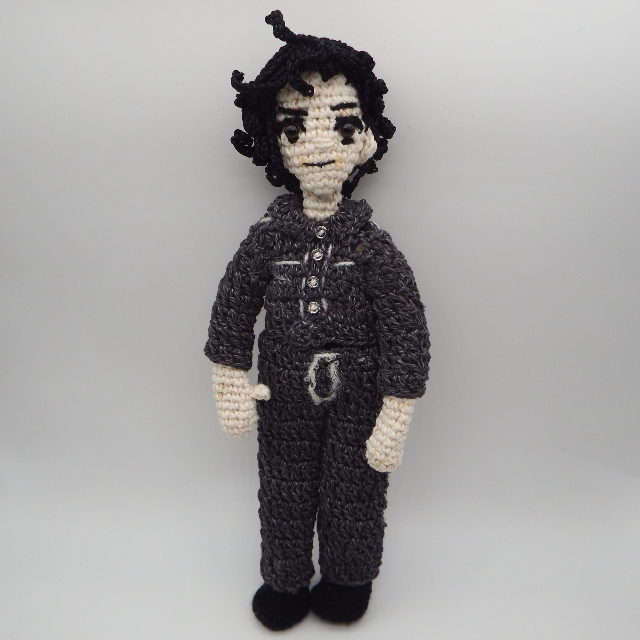 【あみぐるみ】黒髪のデニムを着たヒトガタ男子【282】1枚目の画像