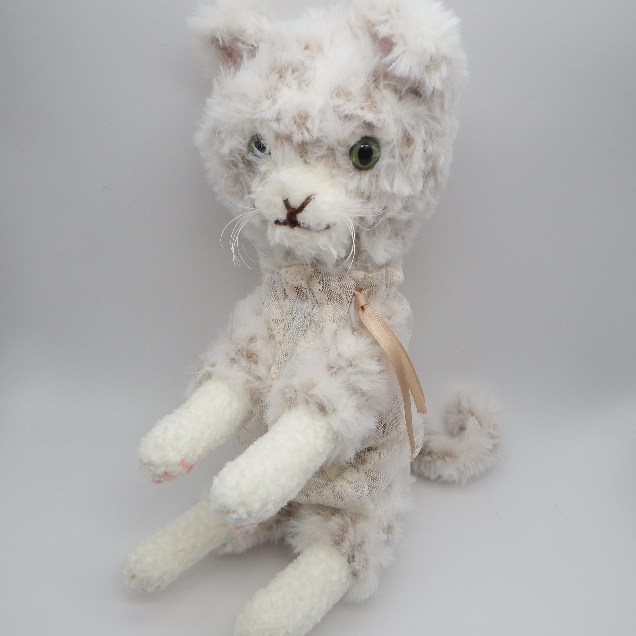 【あみぐるみ】白ブチ猫　ノエル　もふもふ　ドレス【308】